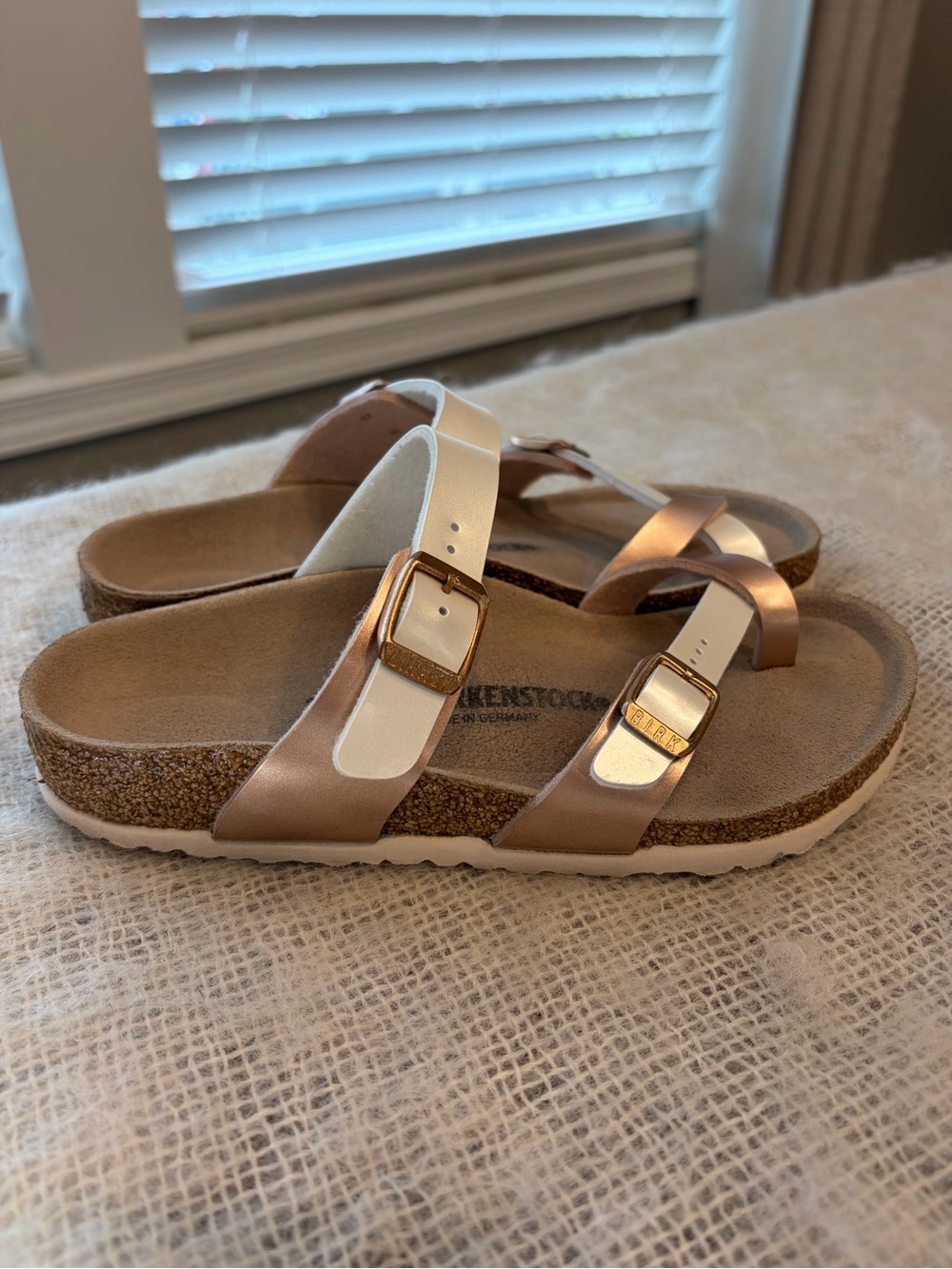 Birkenstock mayari kids sandals  pearl & rose gold EUC